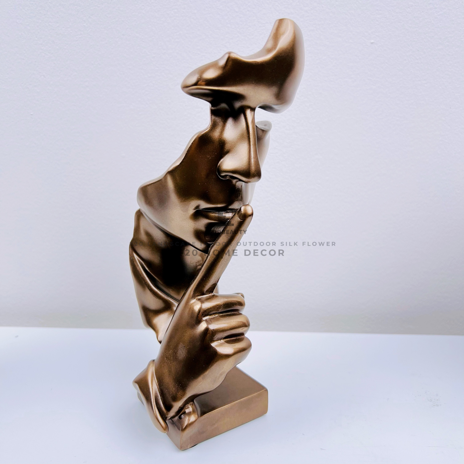 Tượng im lặng mạ đồng