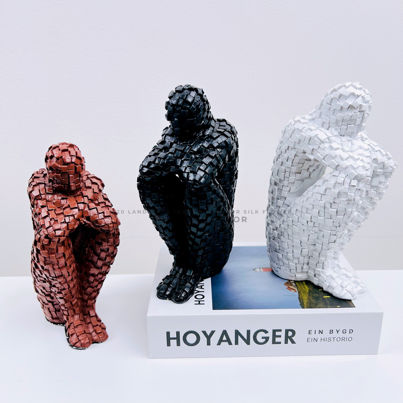 Tượng người ngồi suy tư