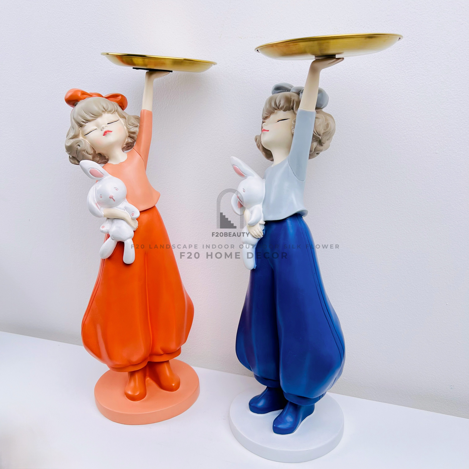 Tượng cố gái ôm mèo bê đĩa Vyslit trang trí phòng ngủ