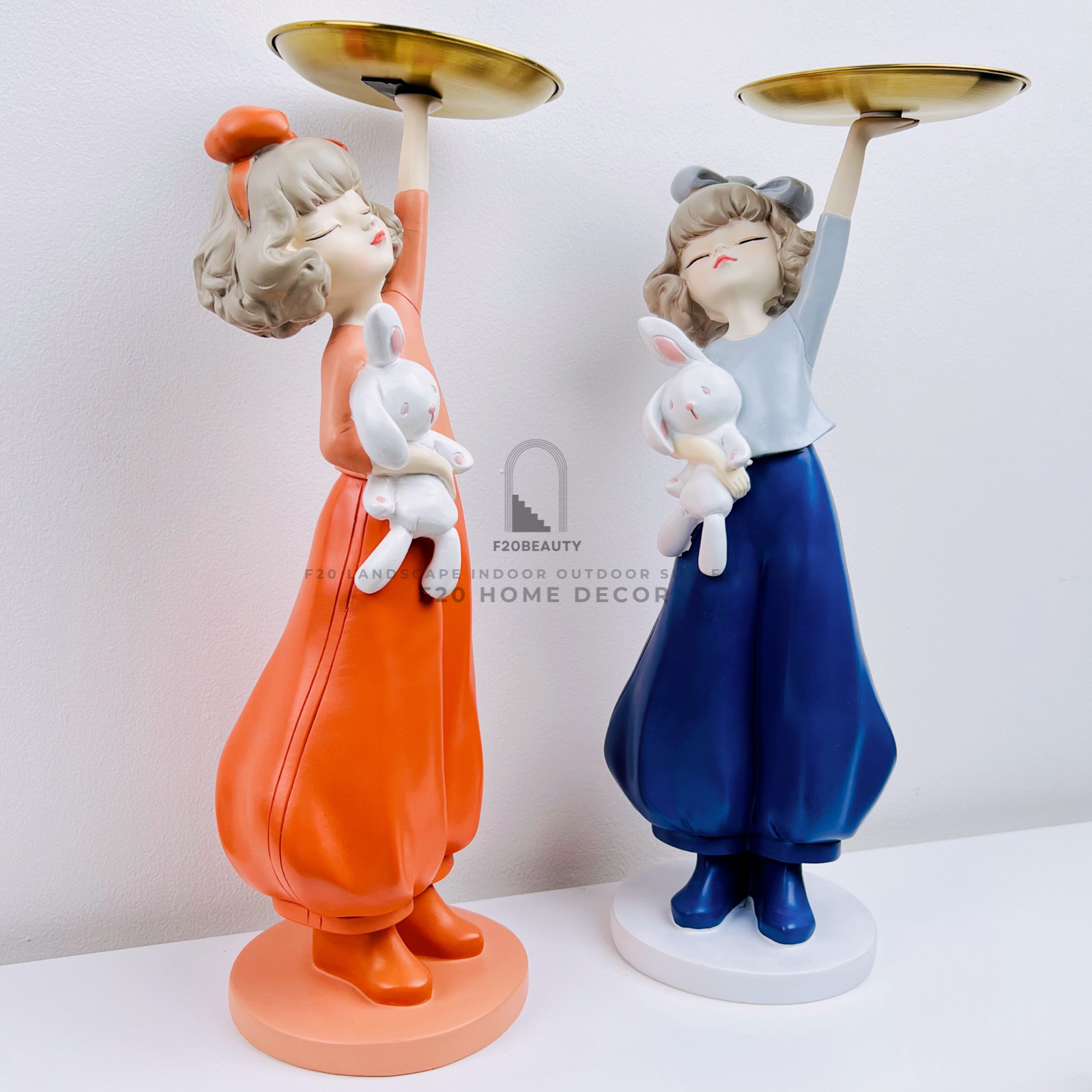 Tượng cố gái ôm mèo bê đĩa Vyslit trang trí phòng khách