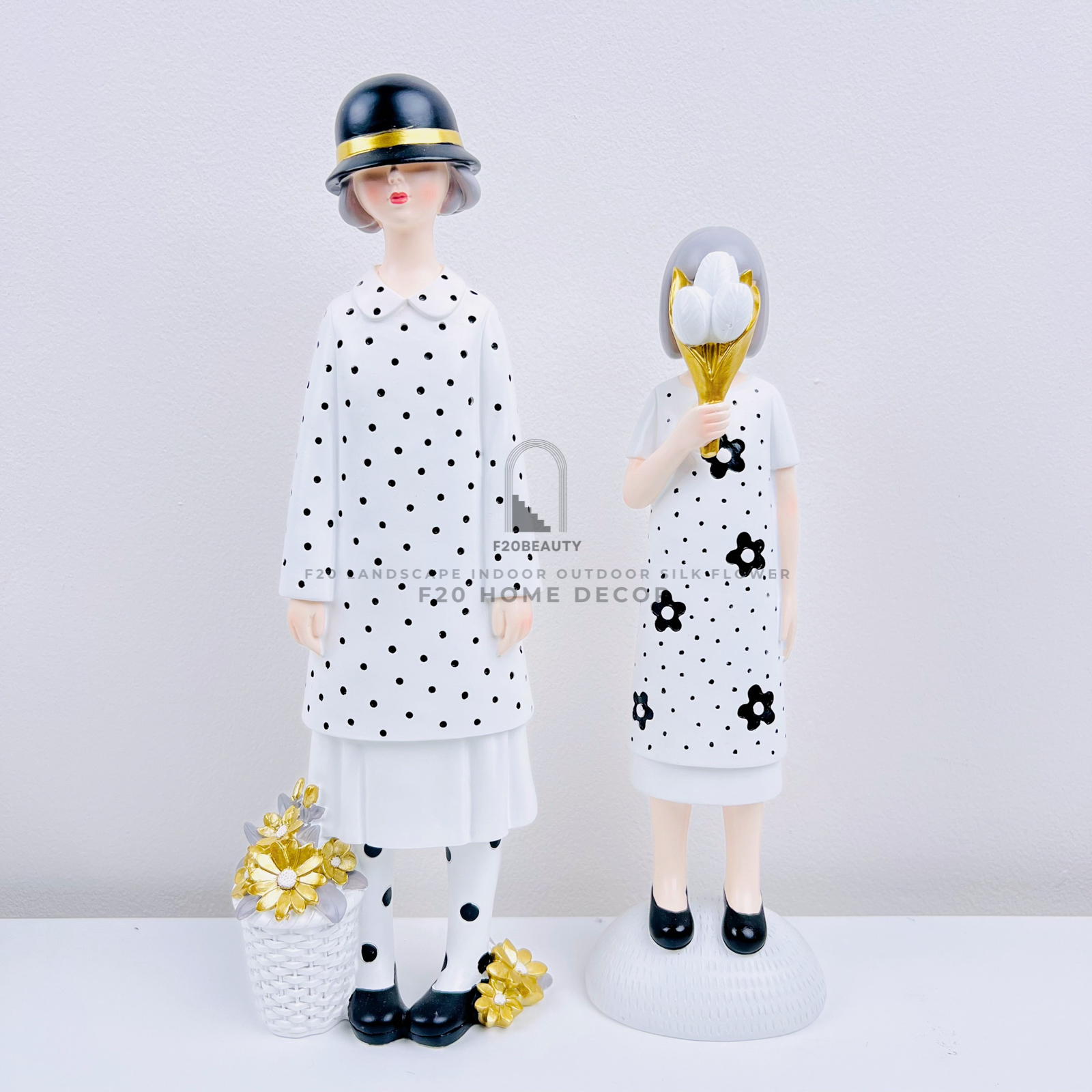 Tượng cô gái đáng yêu ôm hoa tulip