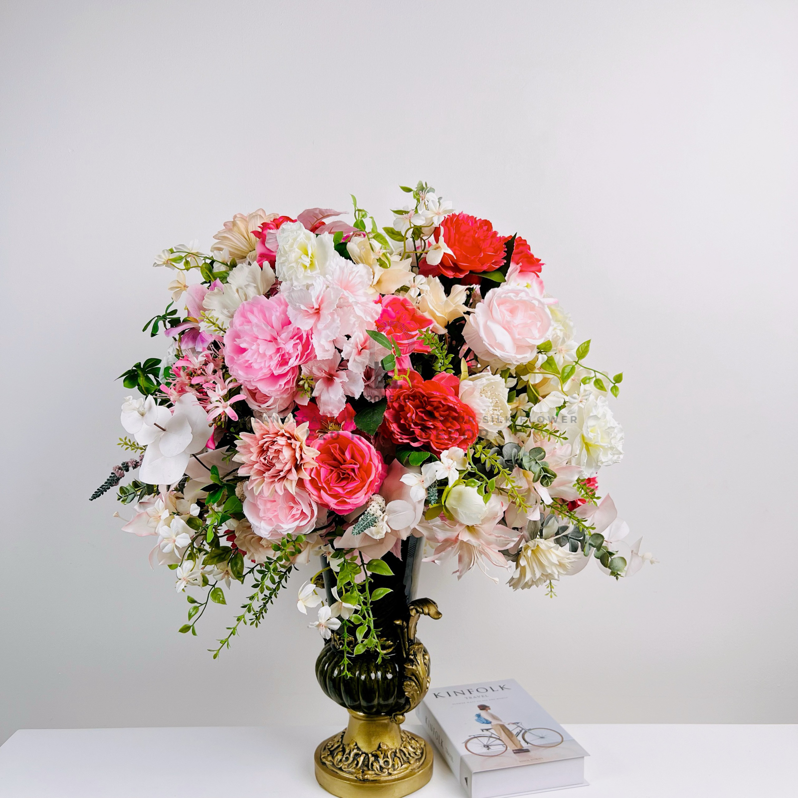 Bình hoa hồng giả Makila sang trọng cho phòng khách