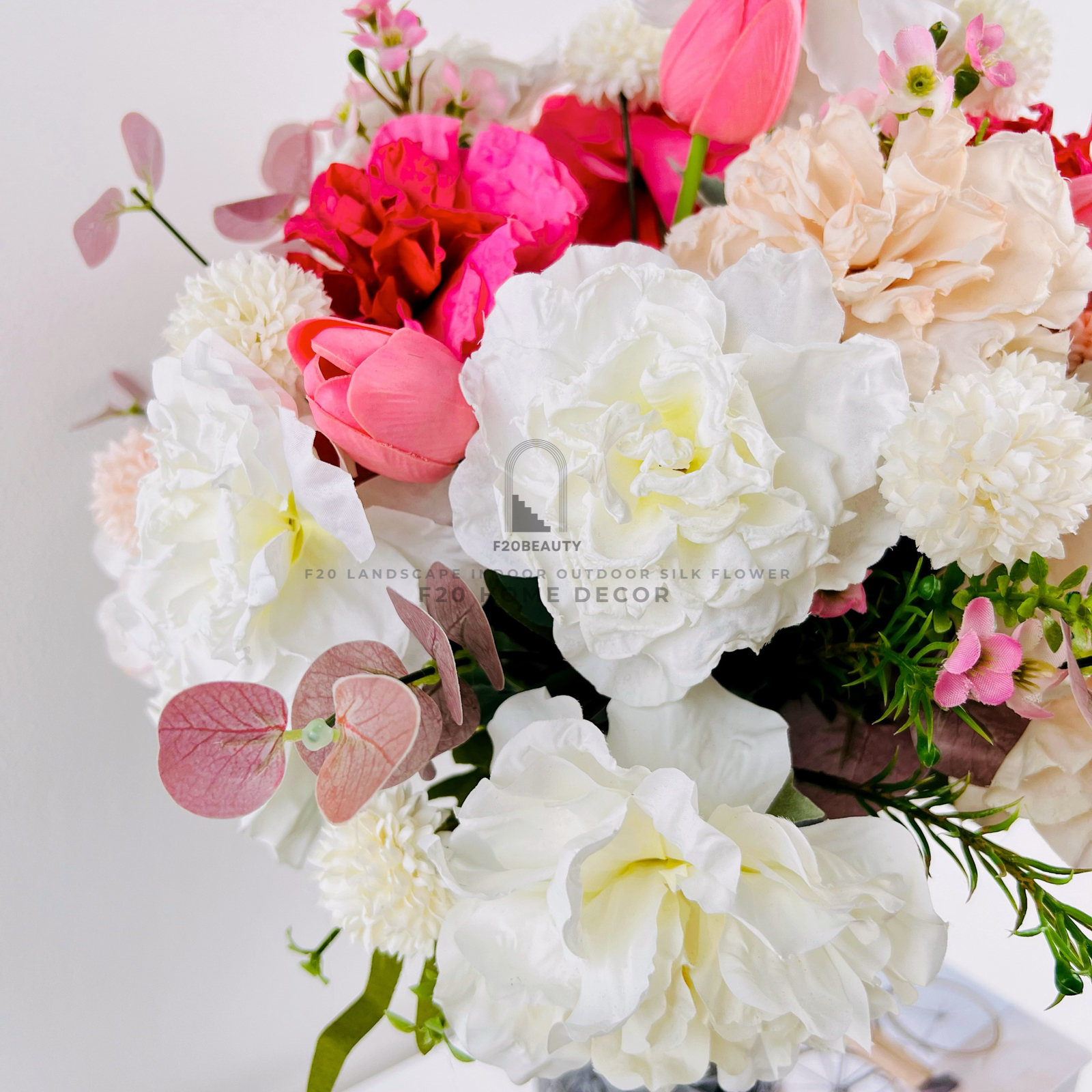 Bình hoa mẫu đơn hồng trắng giả cắm sẵn đề bàn đẹp với màu sắc hài hòa