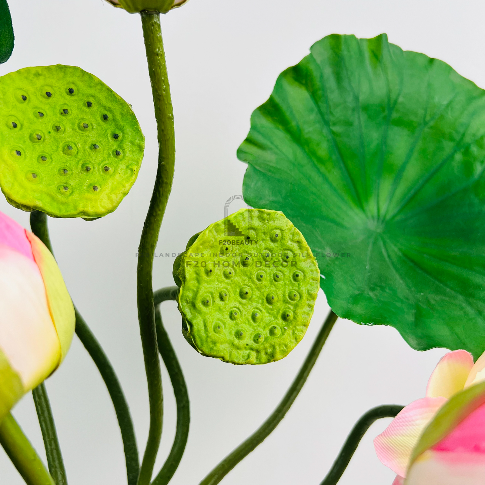 Hình ảnh đài và lá sen của bình hoa sen cắm sẵn để bàn đẹp