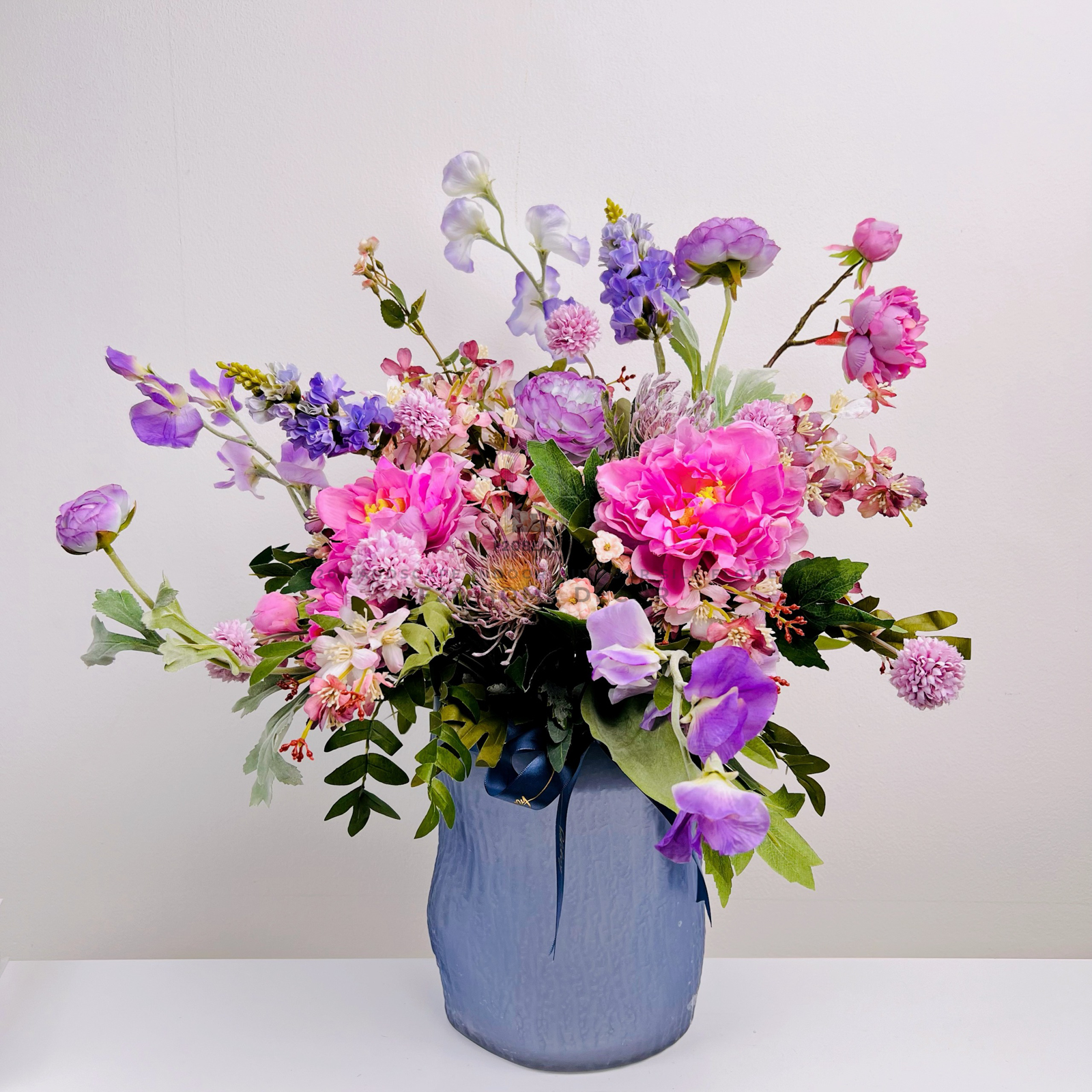 Bình hoa dazzling giả cắm sắn để bàn đẹp