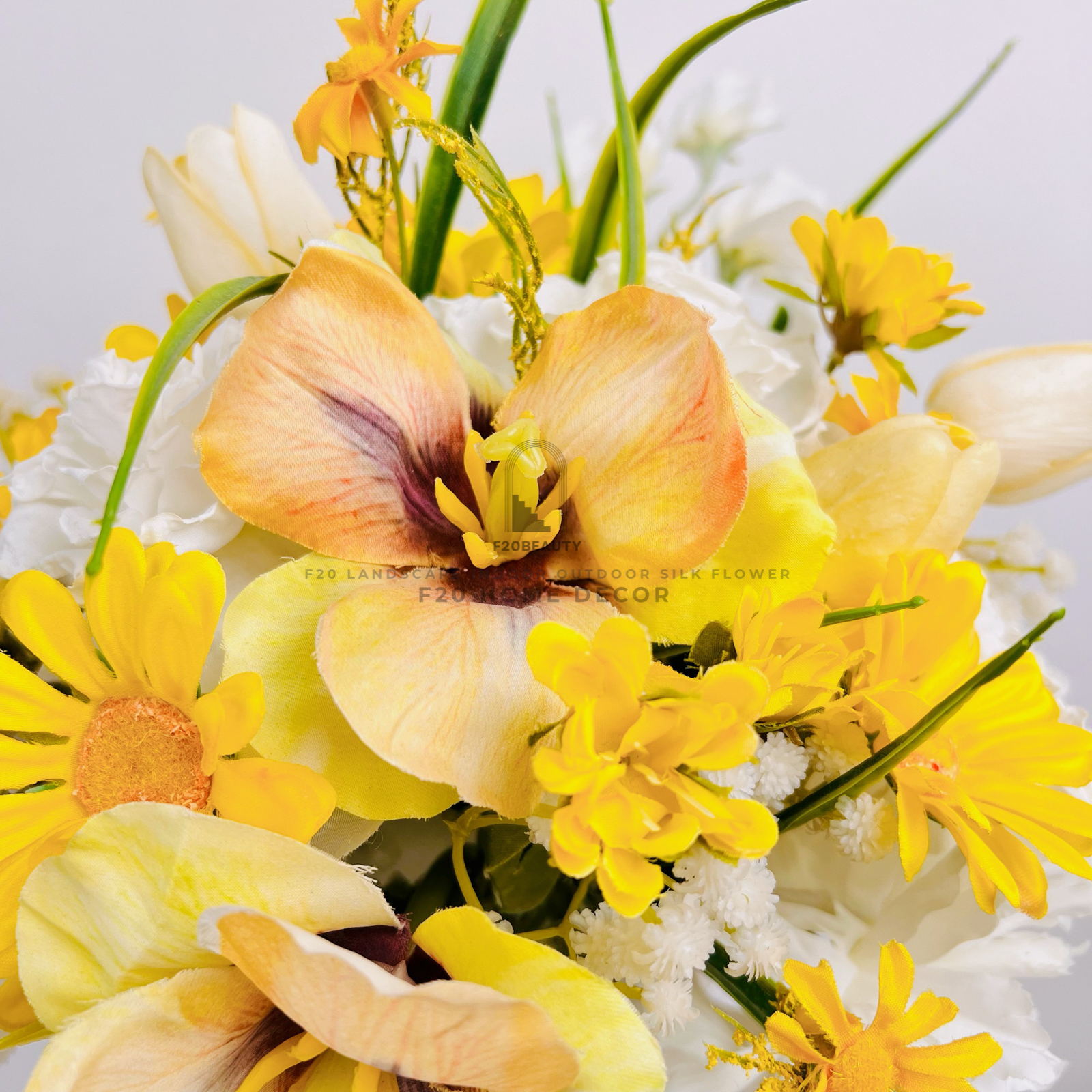 Phong cách hiện đại với bình hoa Gummy giả cắm sẵn