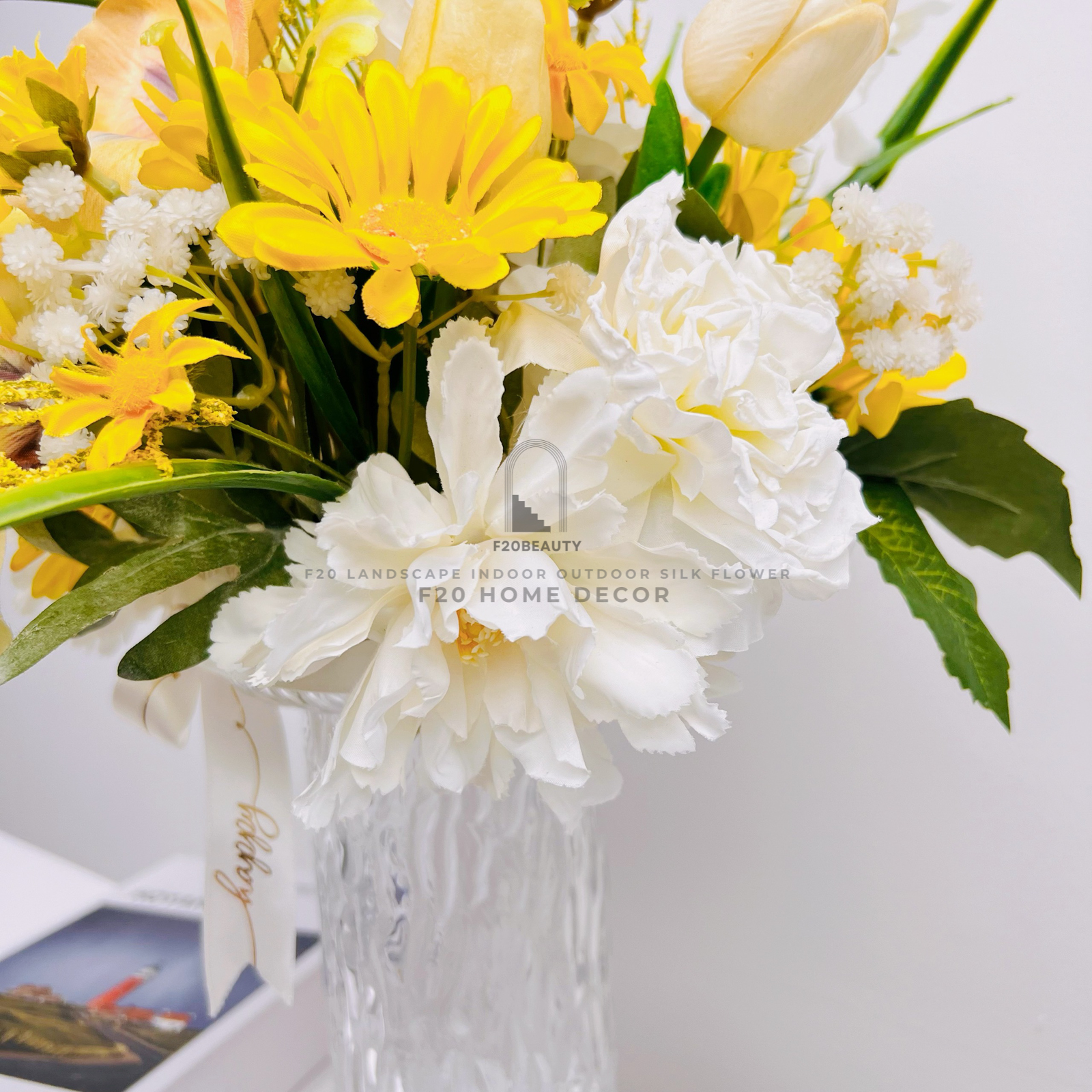 Tạo điểm nhấn sang trọng với bình hoa Gummy giả cắm sẵn