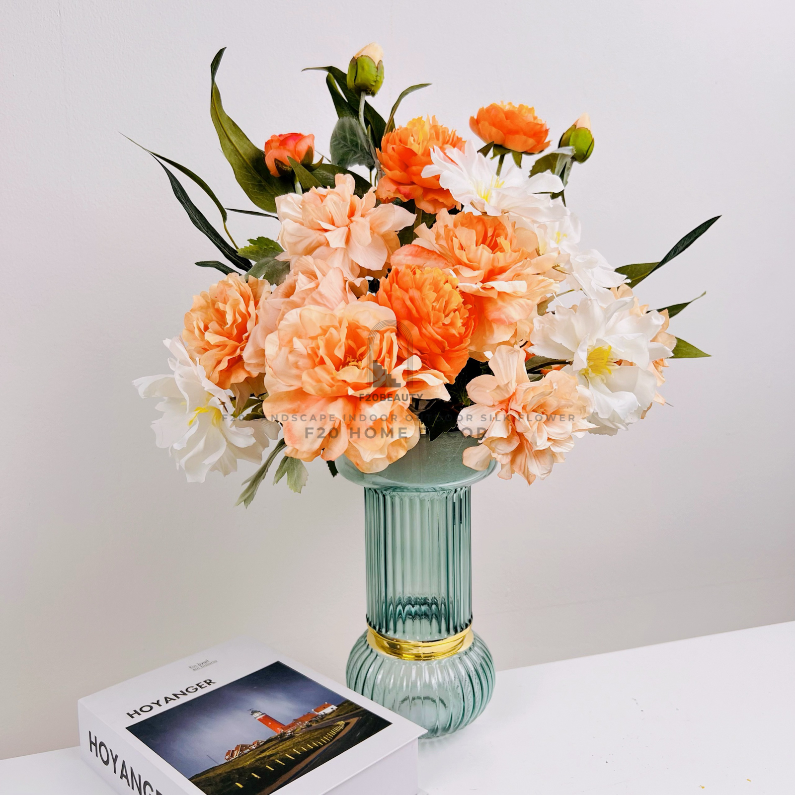 Trang trí nhà cửa với bình hoa mẫu đơn giả cam trắng cắm sẵn