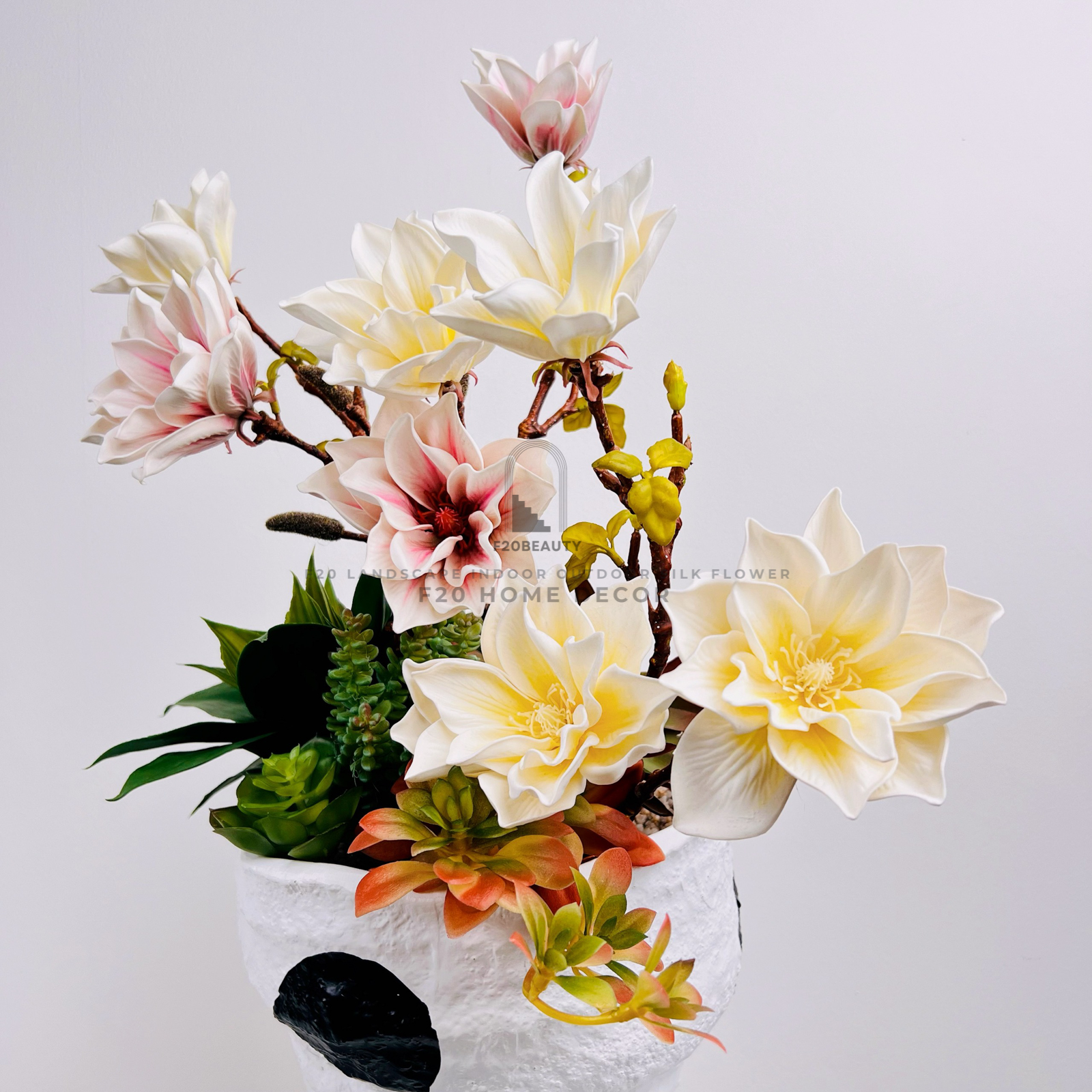 Mang thiên nhiên vào nhà với bình hoa mộc lan giả cắm sẵn