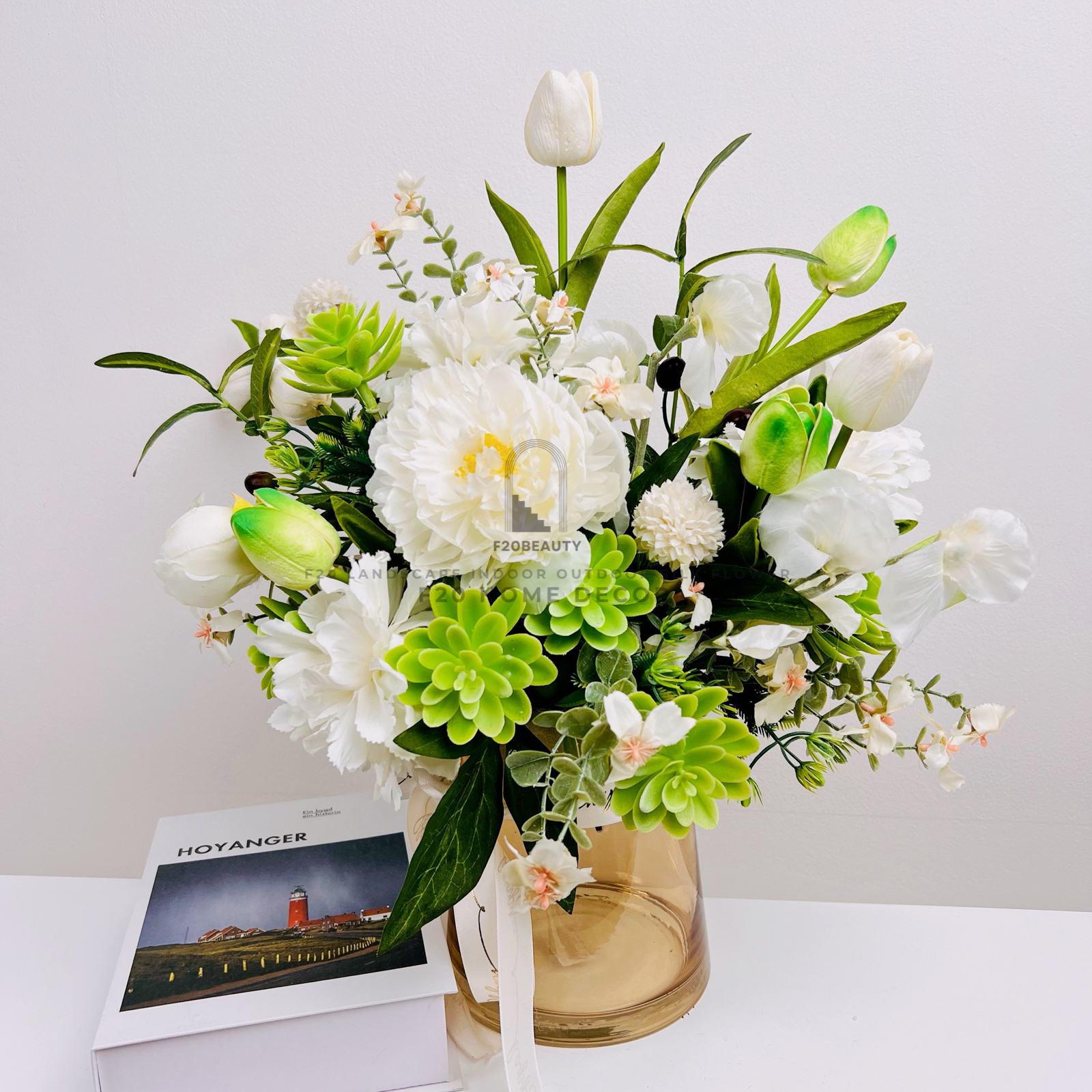 Bình hoa tulip sen đá giả cắm sẵn: Sự tinh tế cho không gian làm việc