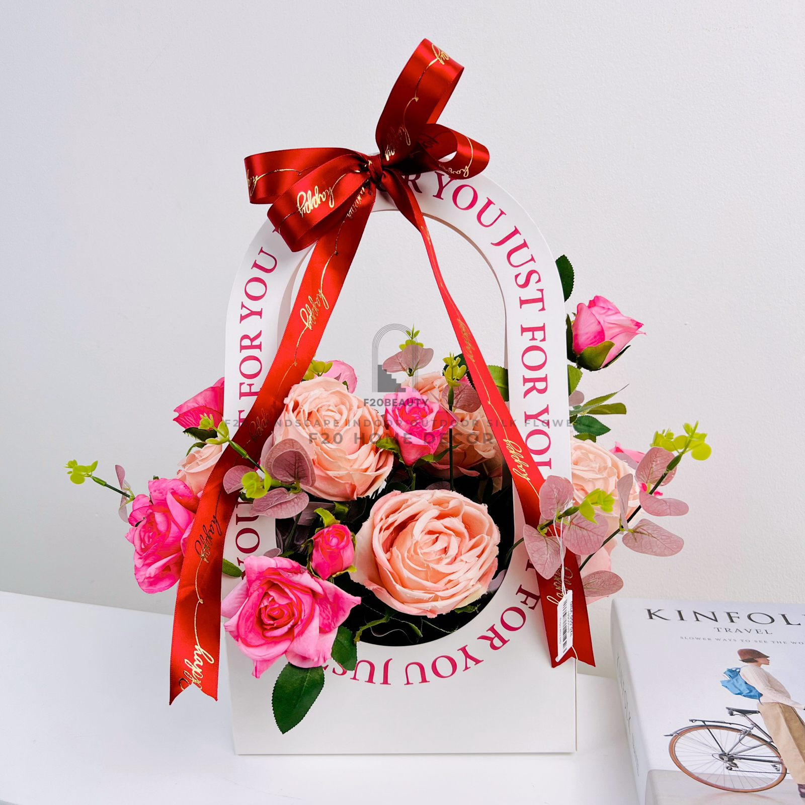 Giỏ hoa hồng giả quà tặng để bàn
