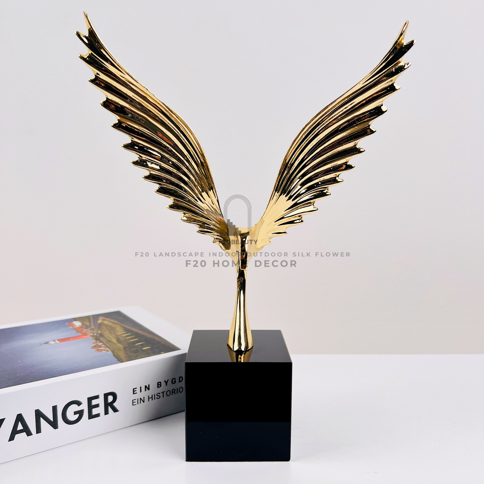 Tượng chim ưng mạ vàng: Một món quà ý nghĩa và độc đáo