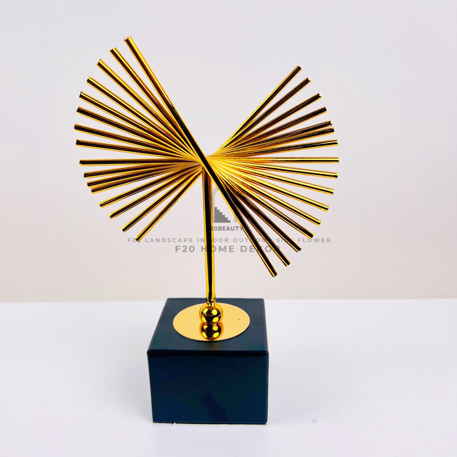 Tượng kim loại mạ vàng kích thước nhỏ kiệt tác nghệ thuật hiện đại và độc đáo