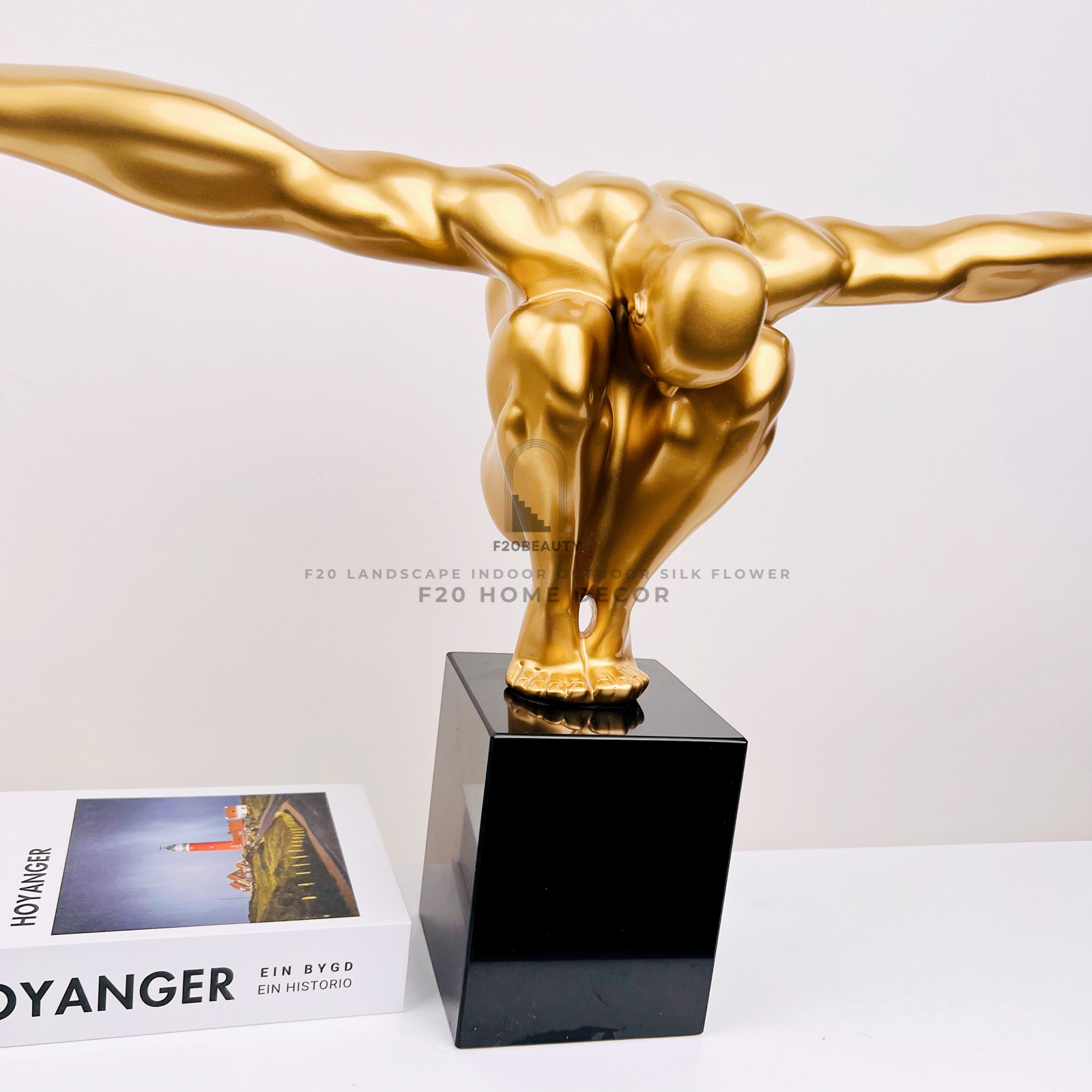 Tượng lực sĩ giang tay: Mang đến vẻ đẹp mạnh mẽ và sang trọng cho không gian sống