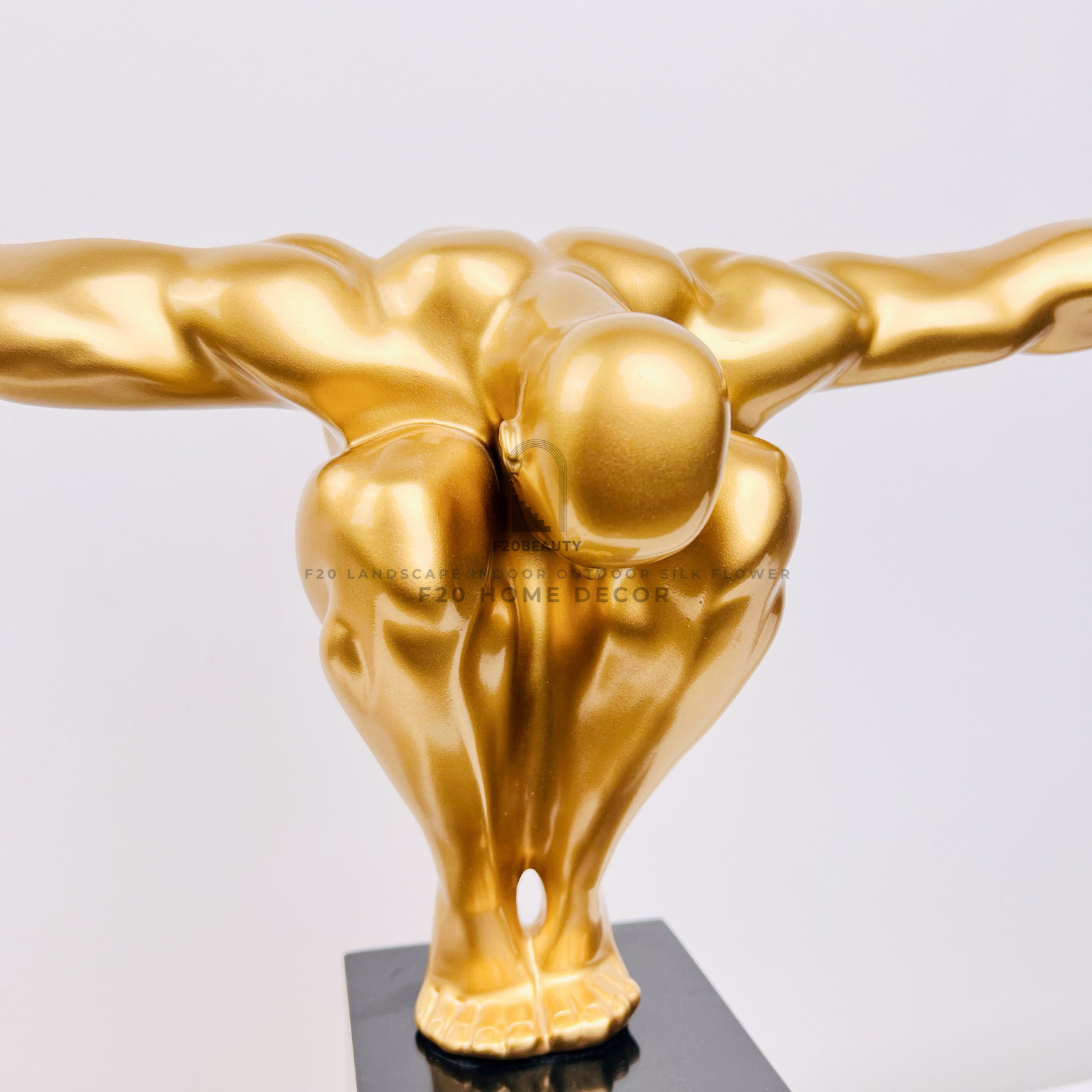 Tượng lực sĩ giang tay: Kiệt tác nghệ thuật hiện đại và đầy cảm hứng