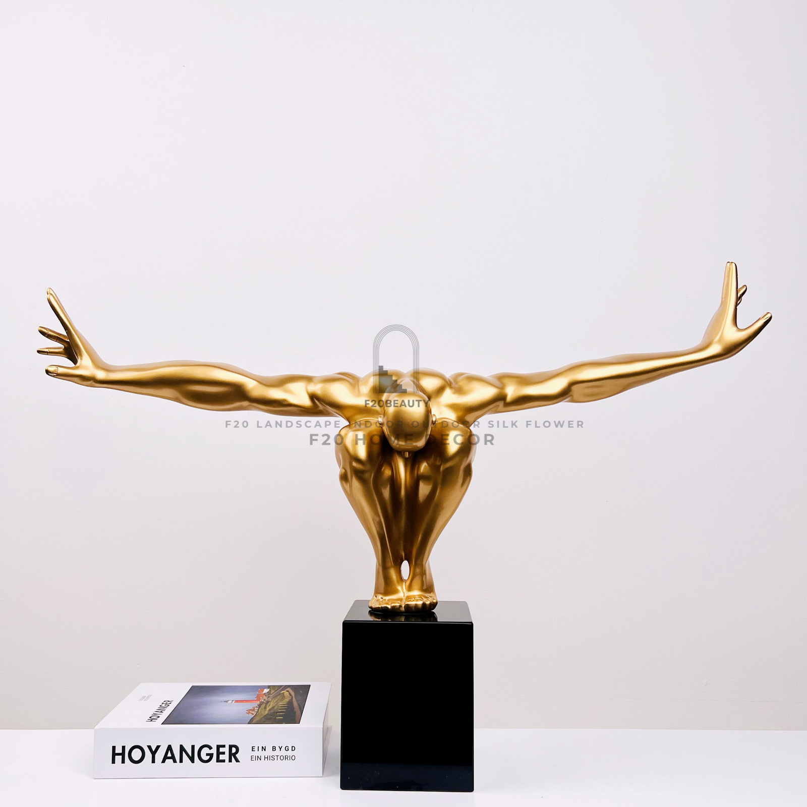 Tượng lực sĩ giang tay: Biểu tượng của sức mạnh và ý chí kiên cường