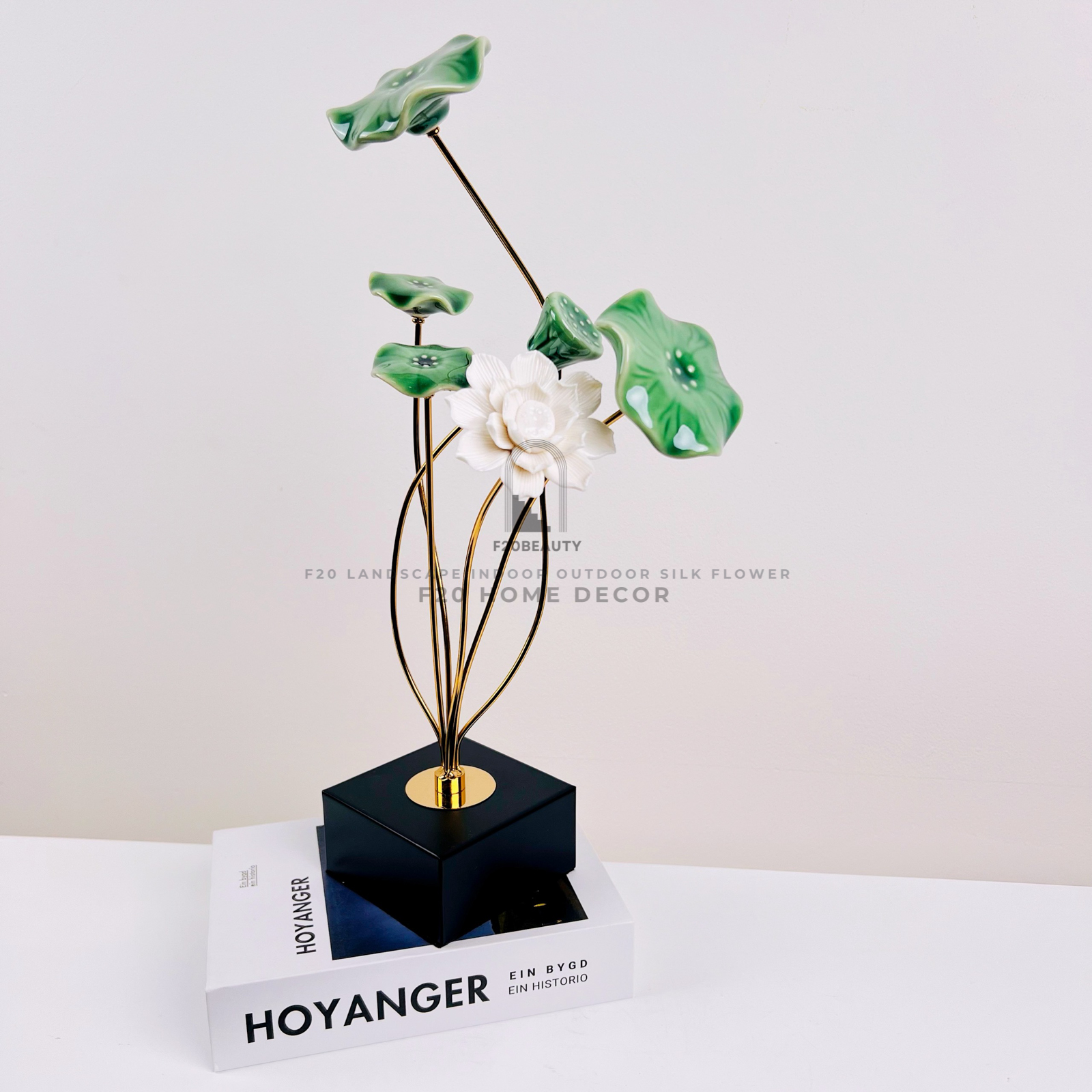 Tượng lá sen sứ điểm tô cho không gian thêm phần sang trọng