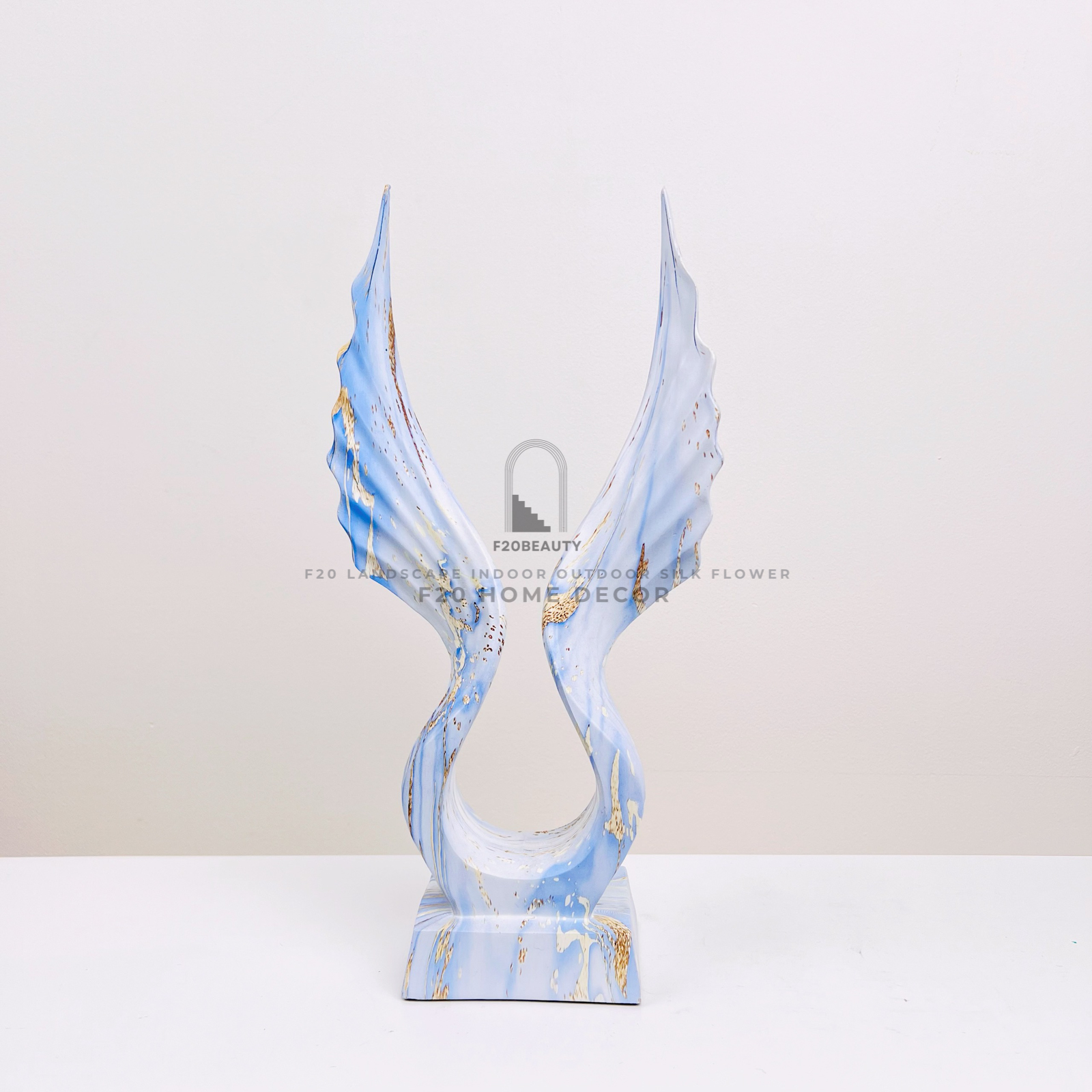 Tượng đôi cánh chim ưng - Biểu tượng của sự phóng khoáng và bay bổng