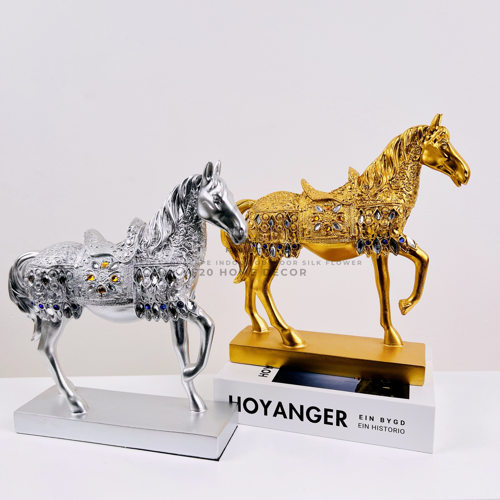 Tượng ngựa để bàn phong thủy