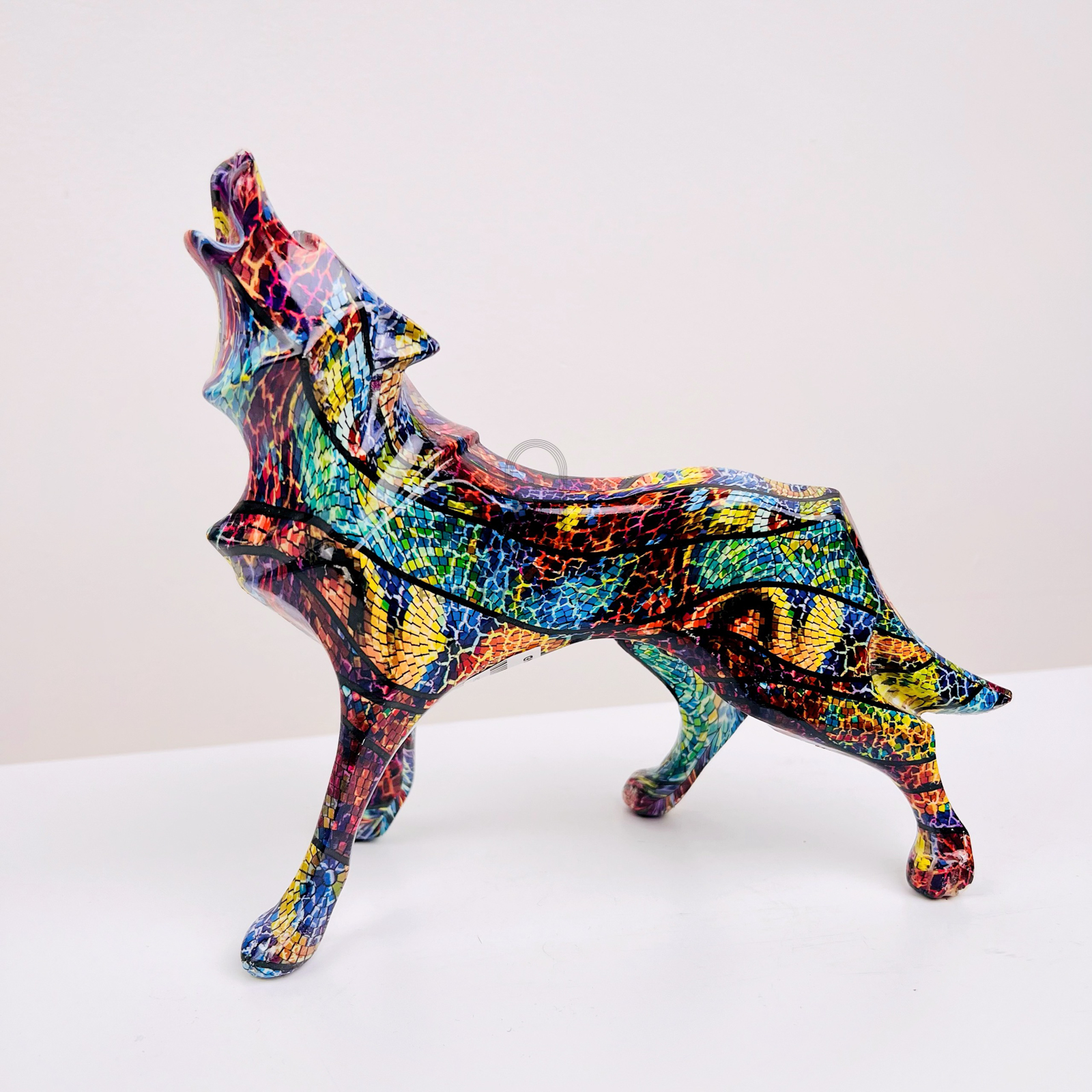 Tượng sói ngũ sắc - Biểu tượng cho sự kiên cường và lòng dũng cảm