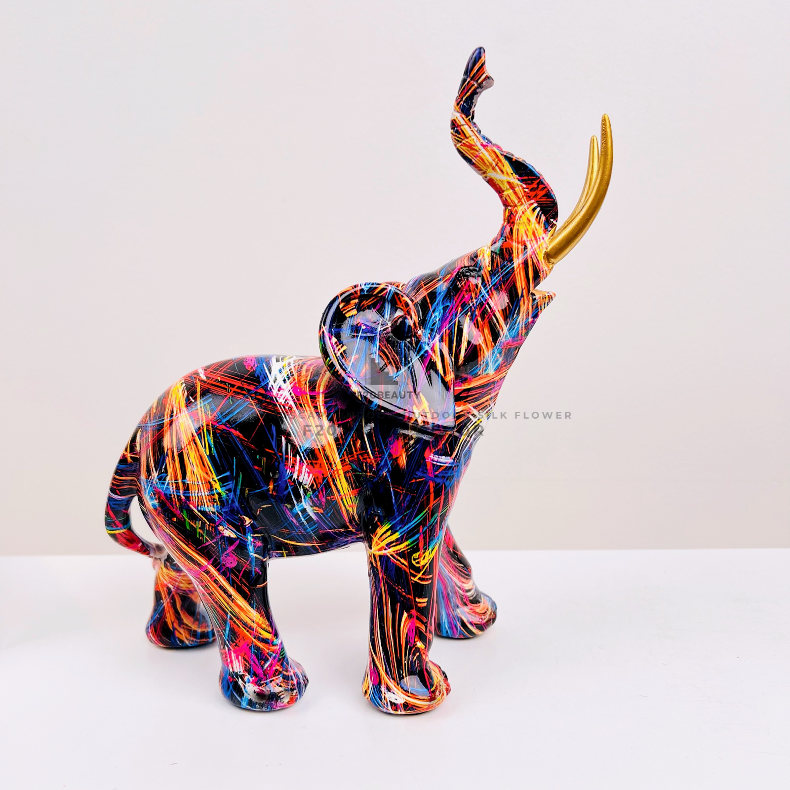 Tượng voi Jessica màu Neon lớn điểm nhấn độc đáo cho phong cách hiện đại
