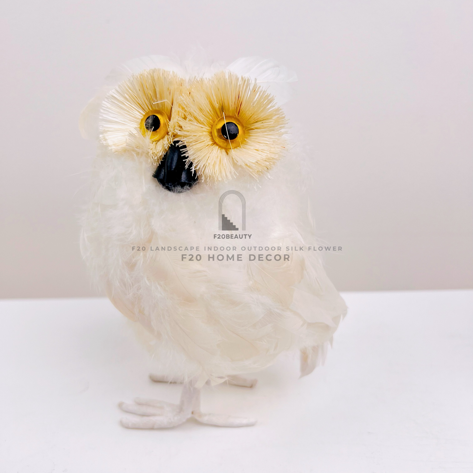 Tượng chim cú trắng tạo điểm nhấn ấn tượng cho không gian