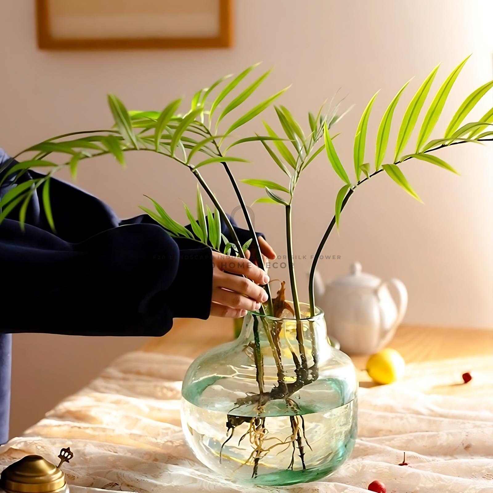 Hình ảnh cây cau triểu trâm giả trang trí trong lọ thủy tinh