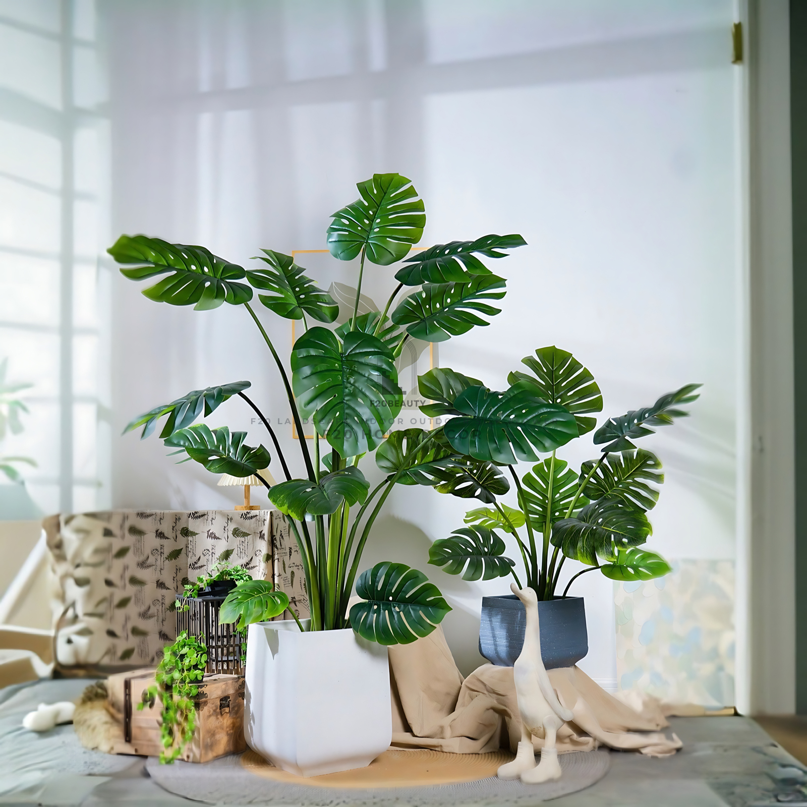 Hình ảnh chi tiết cây trầu bà lá xẻ Monstera giả trang trí không gian nội thất
