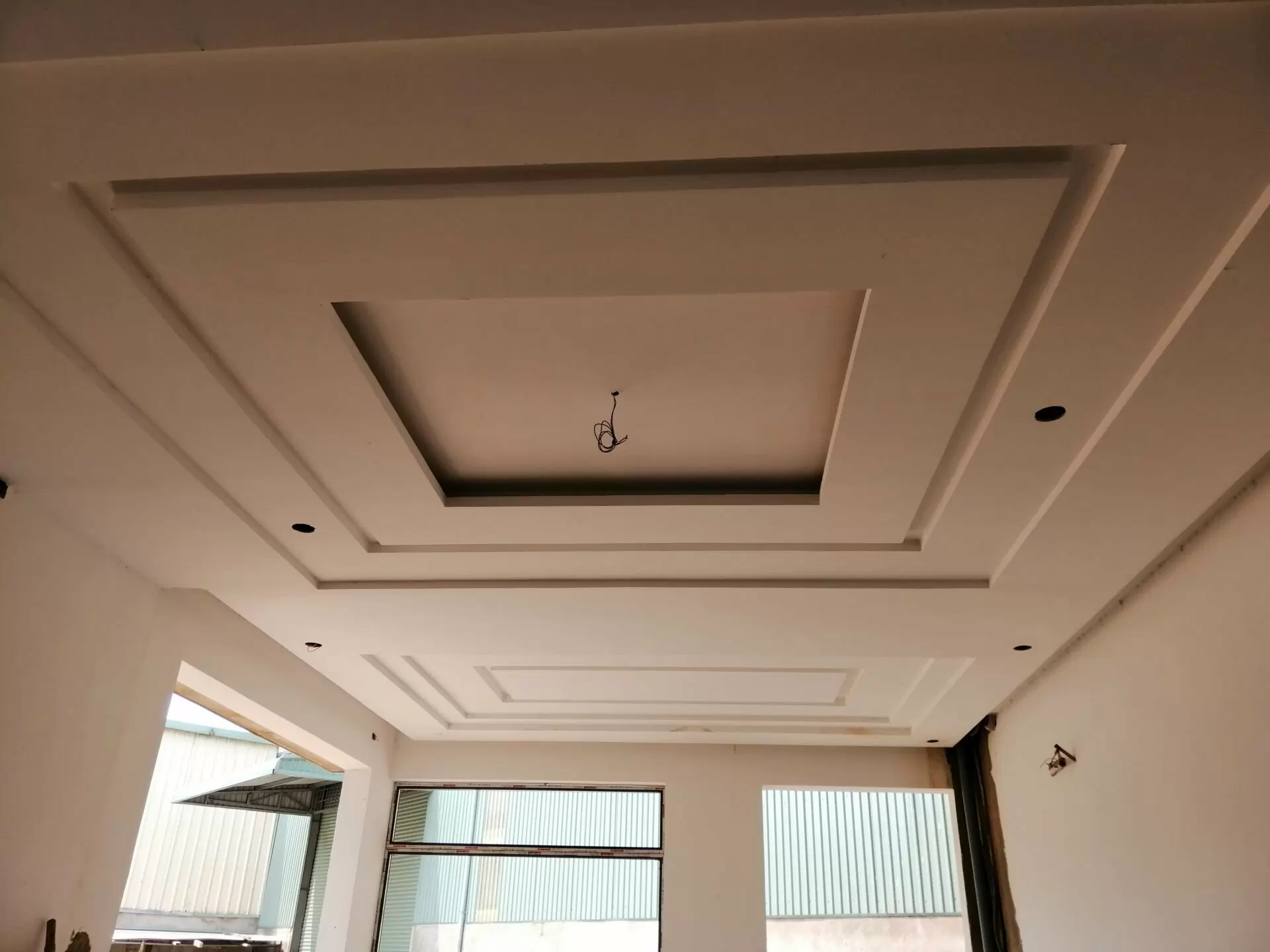 Hình ảnh trần thạch cao vẫn giữ được vẻ đẹp nguyên vẹn sau nhiều năm sử dụng