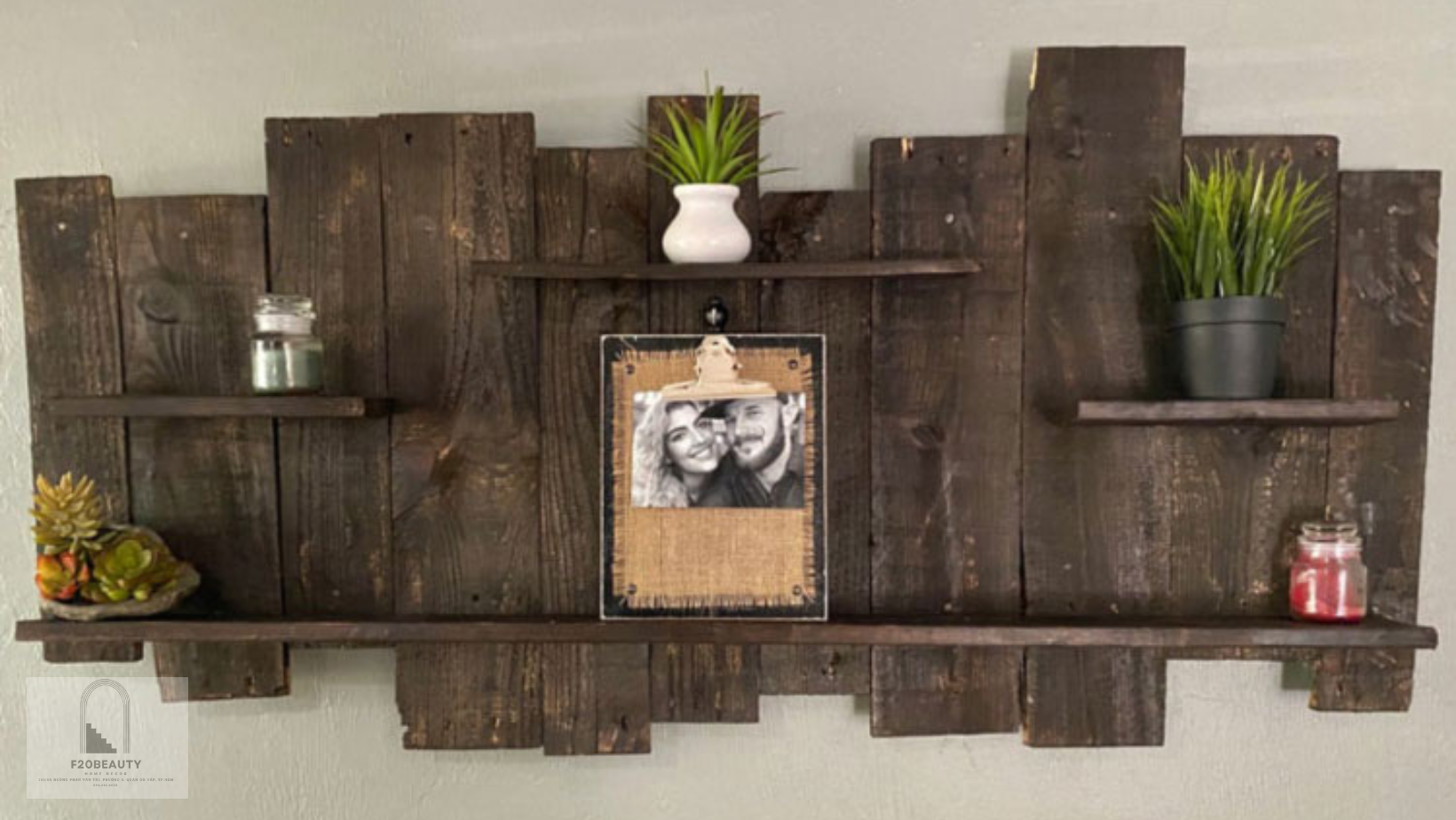 Kệ treo tường từ gỗ pallet