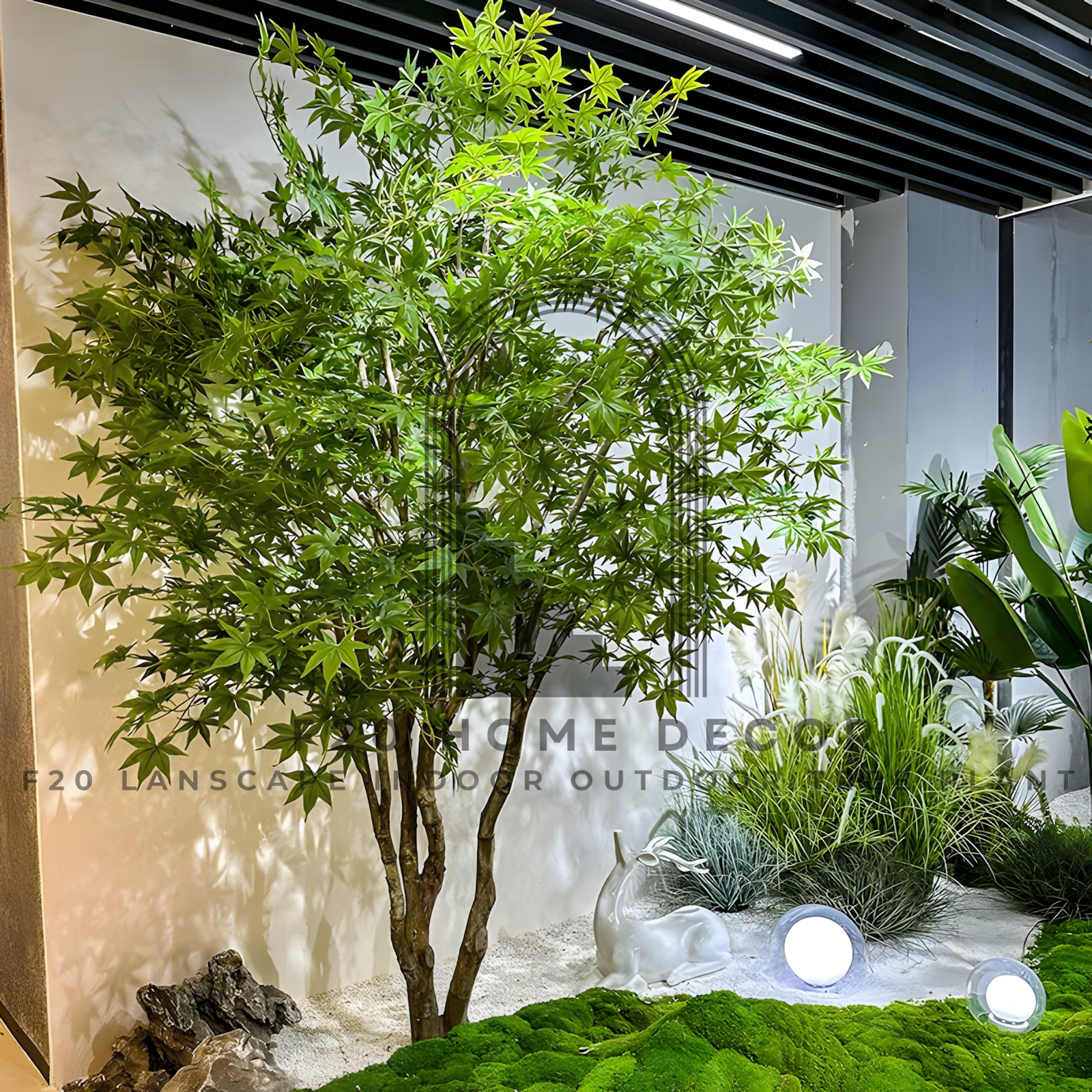 Hình ảnh cây phong lá xanh giả trong trang trí quán cafe