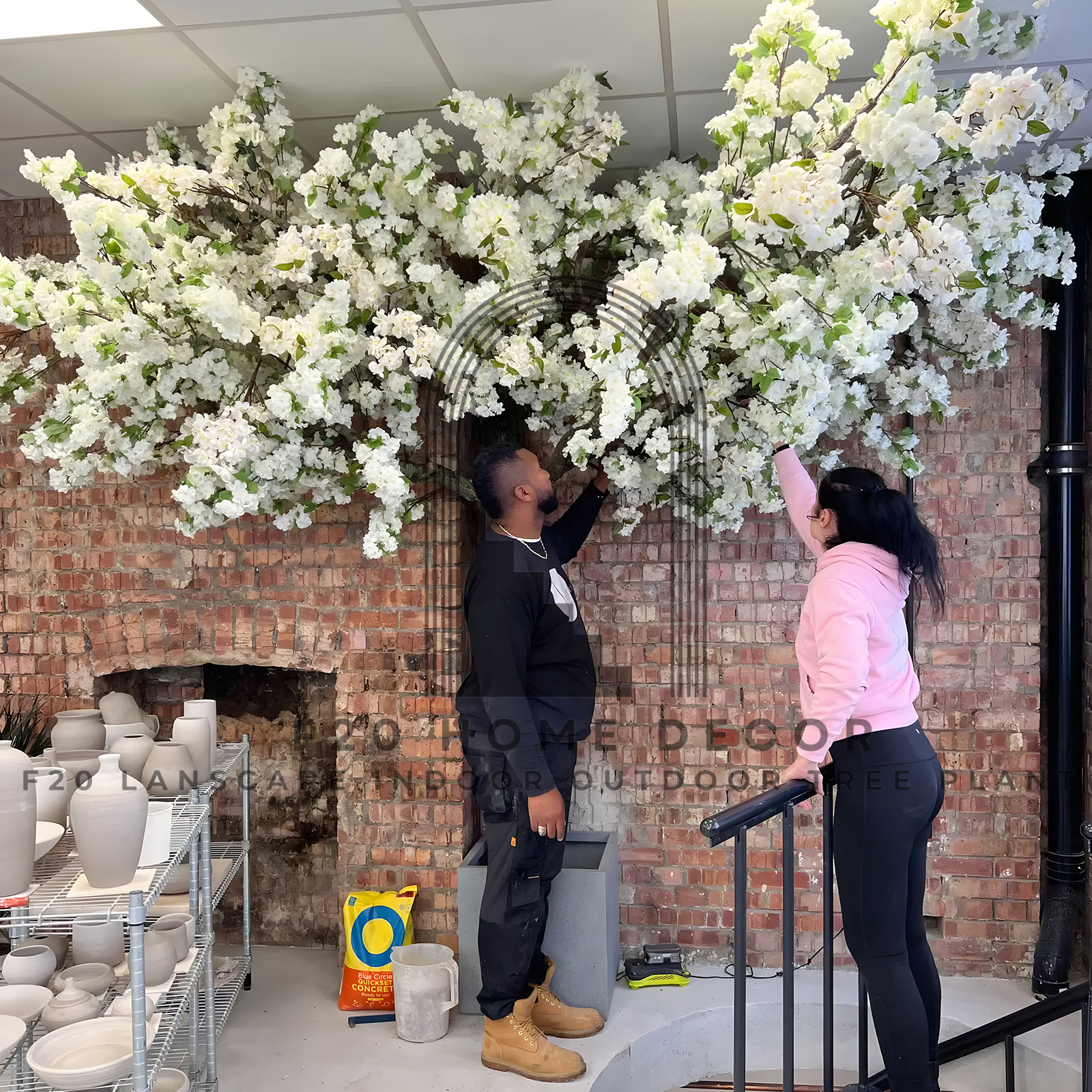 Cây hoa anh đào trắng giả trang trí cửa hàng