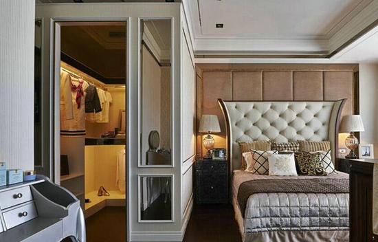 Phòng thay đồ nhỏ trong phòng ngủ