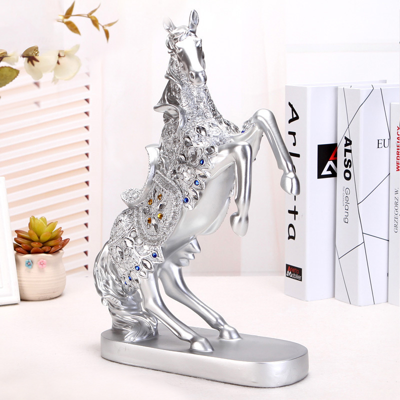 tuong-ngua-phi-nuoc-dai-mau-trang