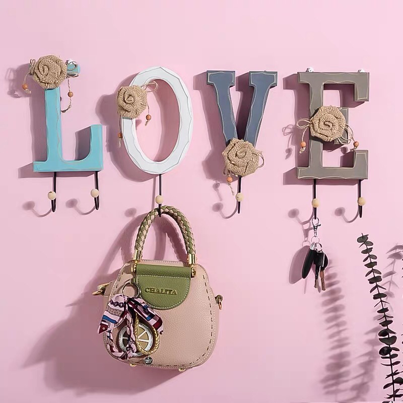 moc-treo-do-trang-tri-chu-love-1