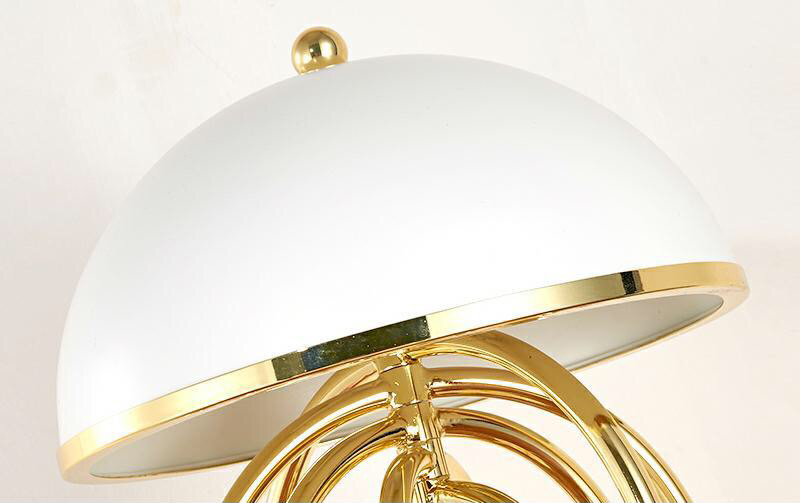 den-trang-tri-gold-geometric-phong-cach-chau-au-3