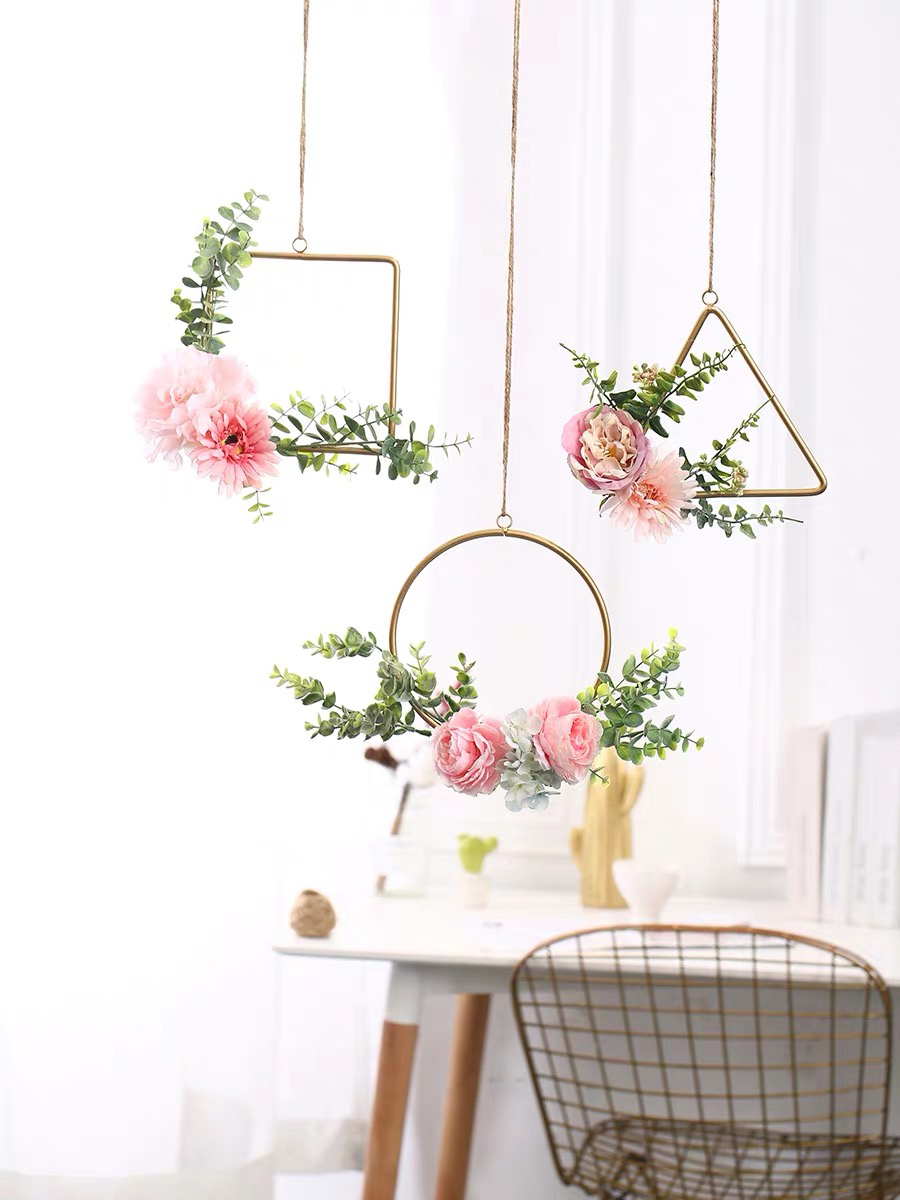 vong-hoa-treo-tuong-phong-cach-hien-dai