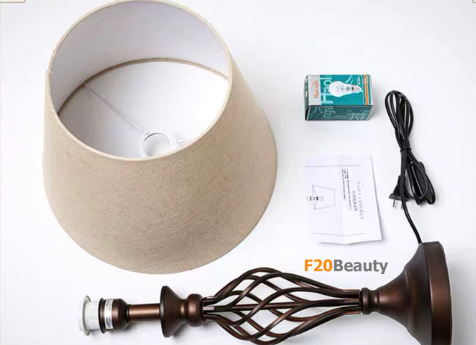 Đèn ngủ Hector để bàn đế kim loại