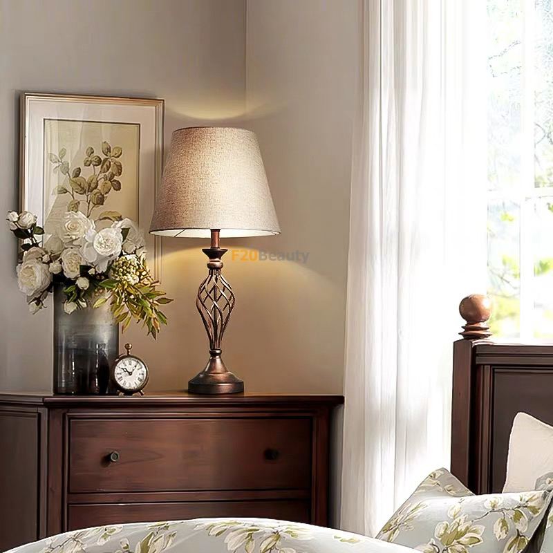 Đèn ngủ Hector để bàn đế kim loại