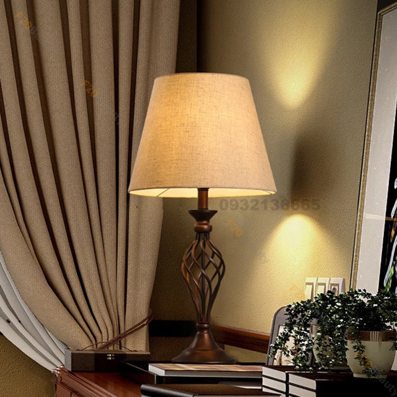 Đèn để bàn Hector