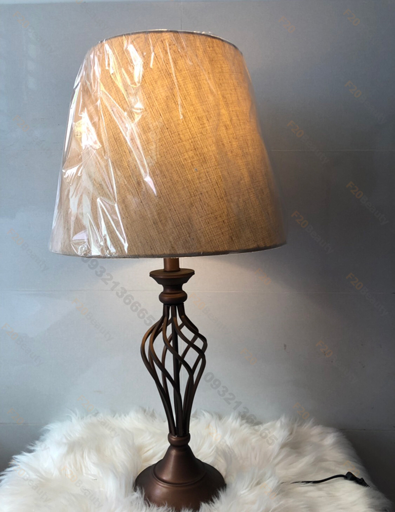 Đèn để bàn Hector