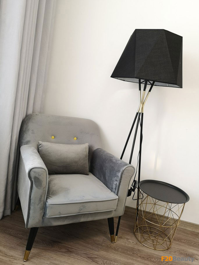 Đèn đứng 3 chân Black