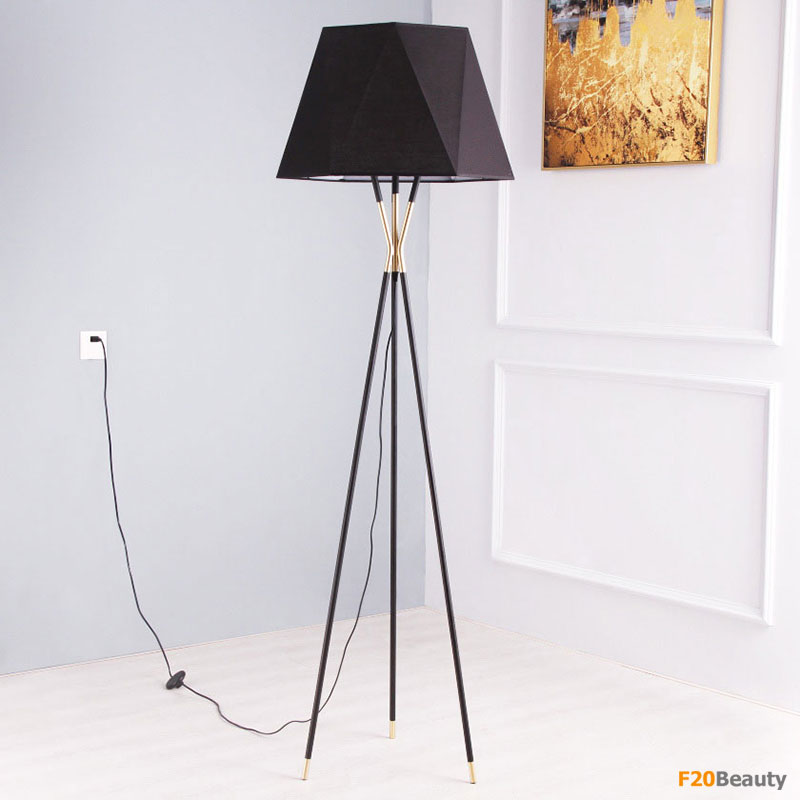 Đèn đứng 3 chân Black