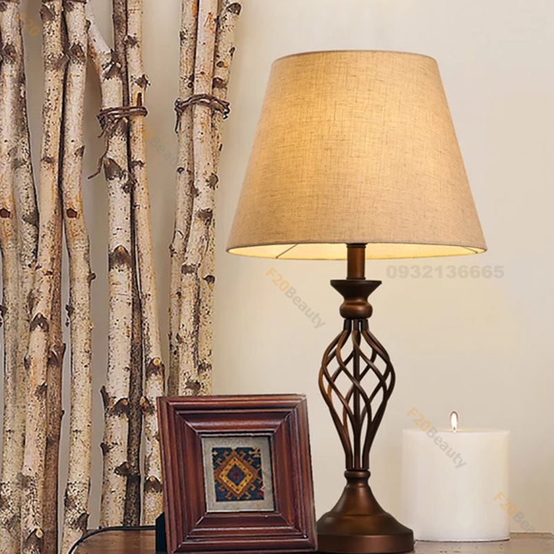 Đèn ngủ đẹp để bàn Hector đế kim loại