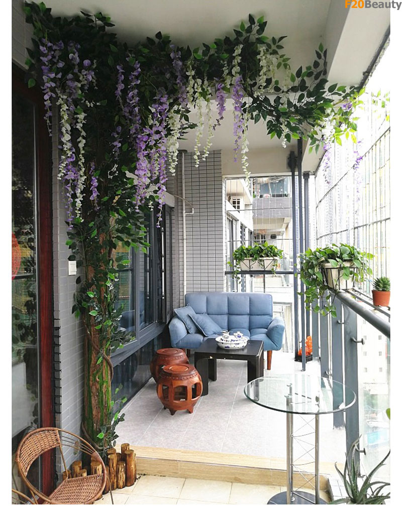 Trang trí cây hoa giả treo tường lối vào nhà