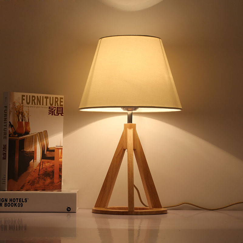 Đèn ngủ chân gỗ hình học