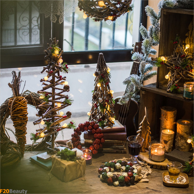 Trang trí cây thông Noel bằng cành cây khô