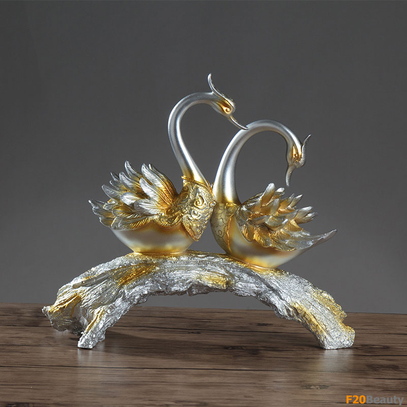 Tượng nghệ thuật cặp thiên nga là biểu tượng cho tình yêu chung thủy