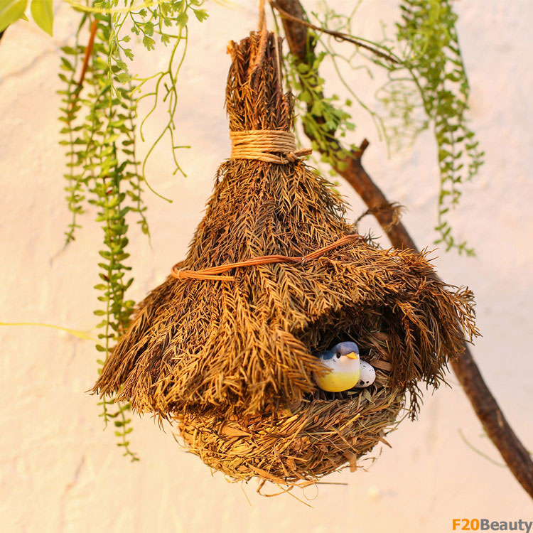 Tổ chim bện rơm treo tường