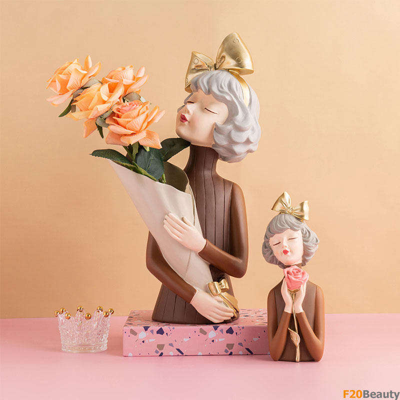 Bình hoa cô gái Sirley Asaka